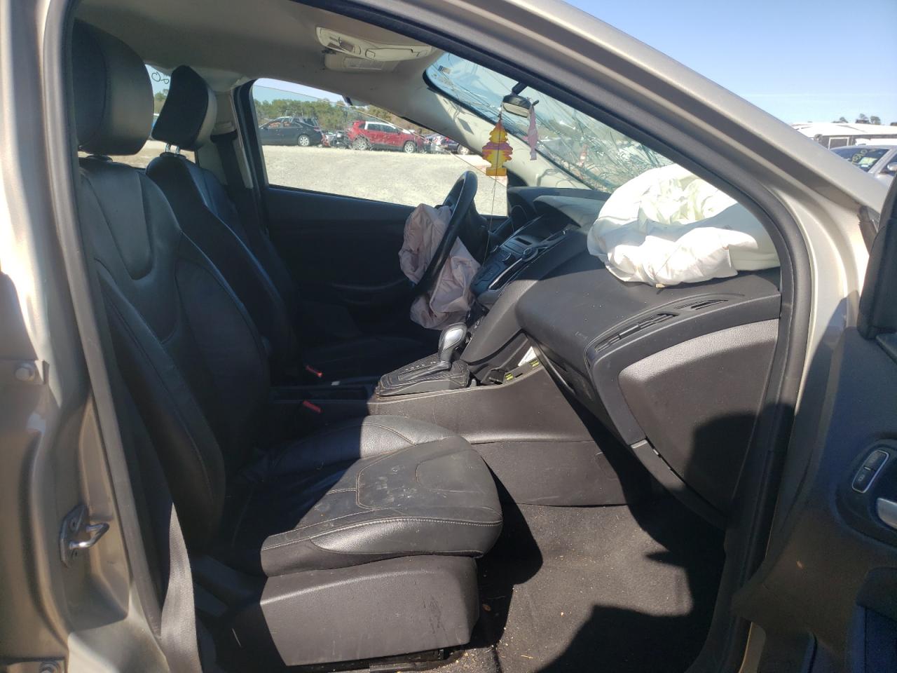 Photo 5 from auction – 2015 FORD FOCUS SE with VIN 1FADP3K20FL384713