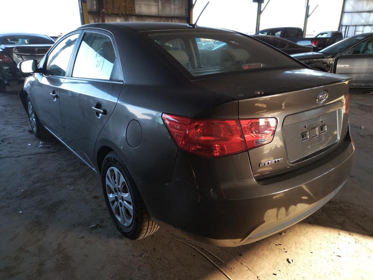 Zdjęcie 3 z aukcji – 2010 KIA FORTE EX z VIN KNAFU4A25A5293269