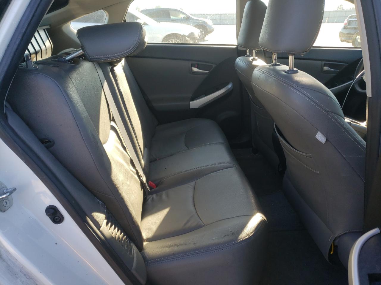 Photo 6 from auction – 2015 TOYOTA PRIUS with VIN JTDKN3DU9F0413276