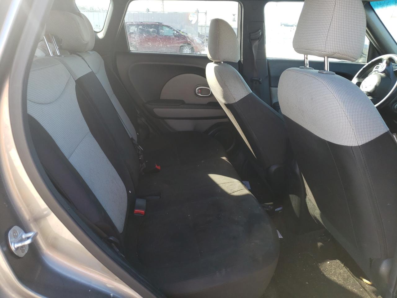 Photo 6 from auction – 2017 KIA SOUL with VIN KNDJN2A25H7500174