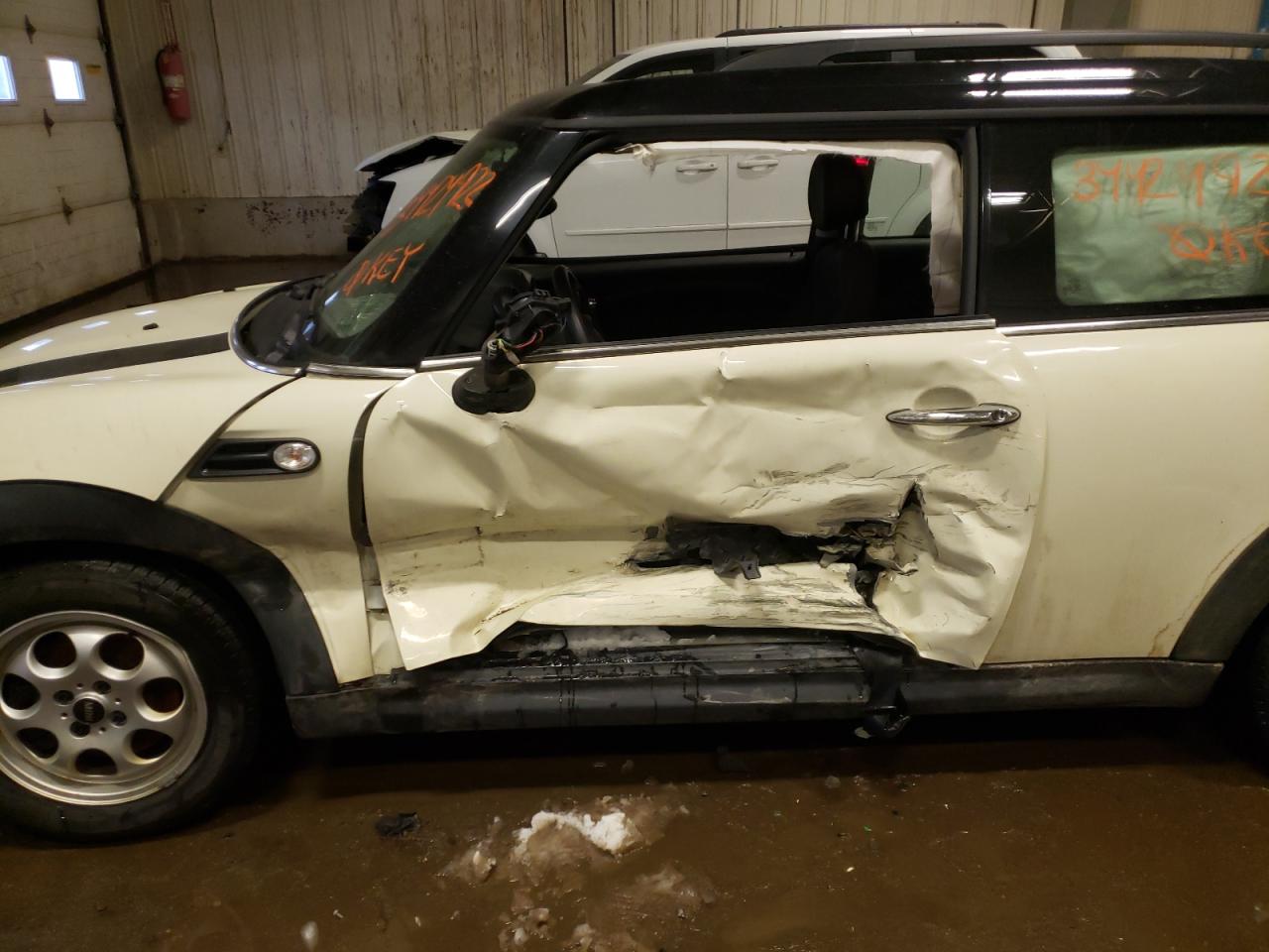 Photo 9 from auction – 2014 MINI COOPER CLU with VIN WMWZF3C58ET571625