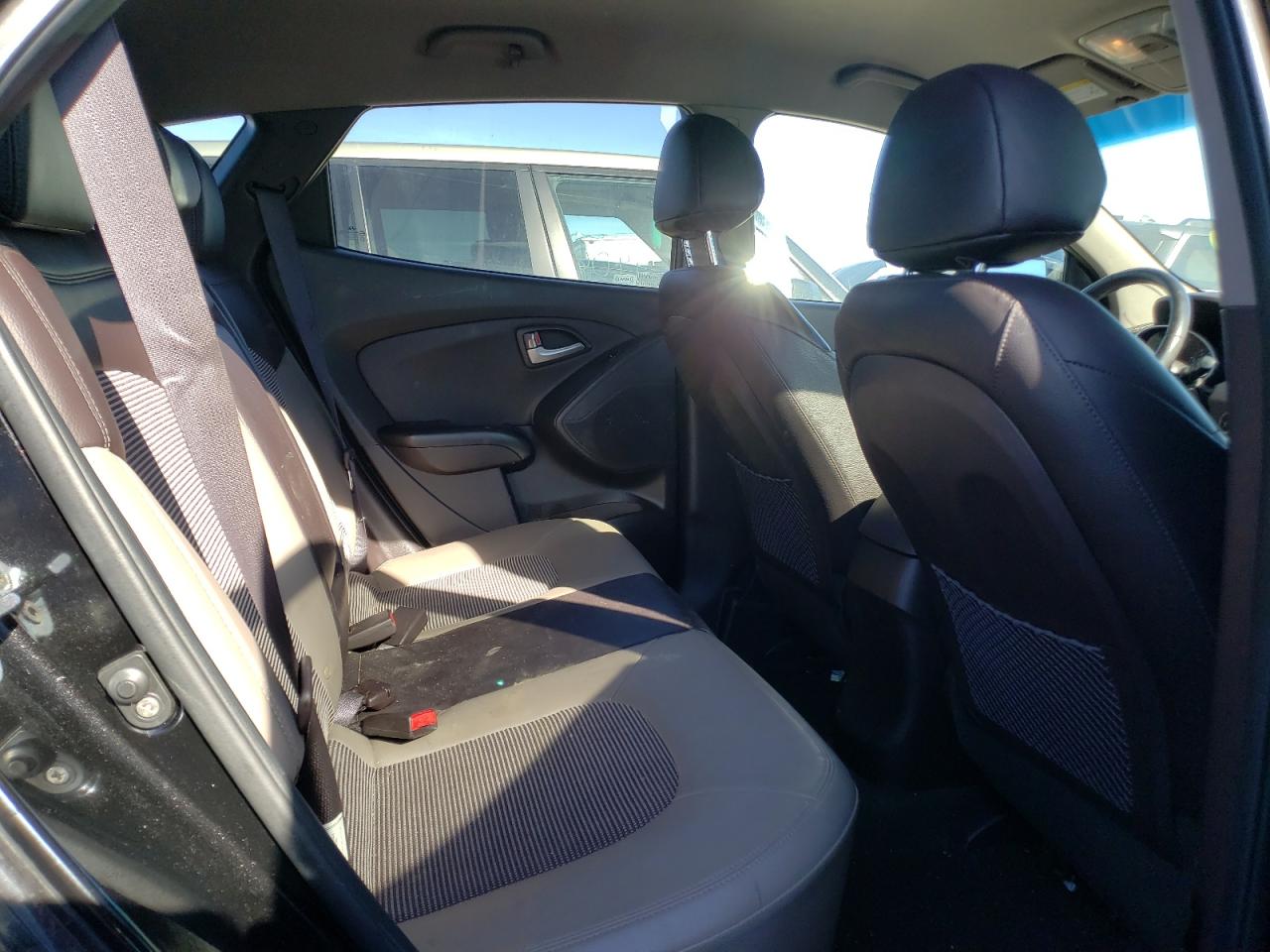 Photo 6 from auction – 2012 HYUNDAI TUCSON GLS with VIN KM8JU3ACXCU489101