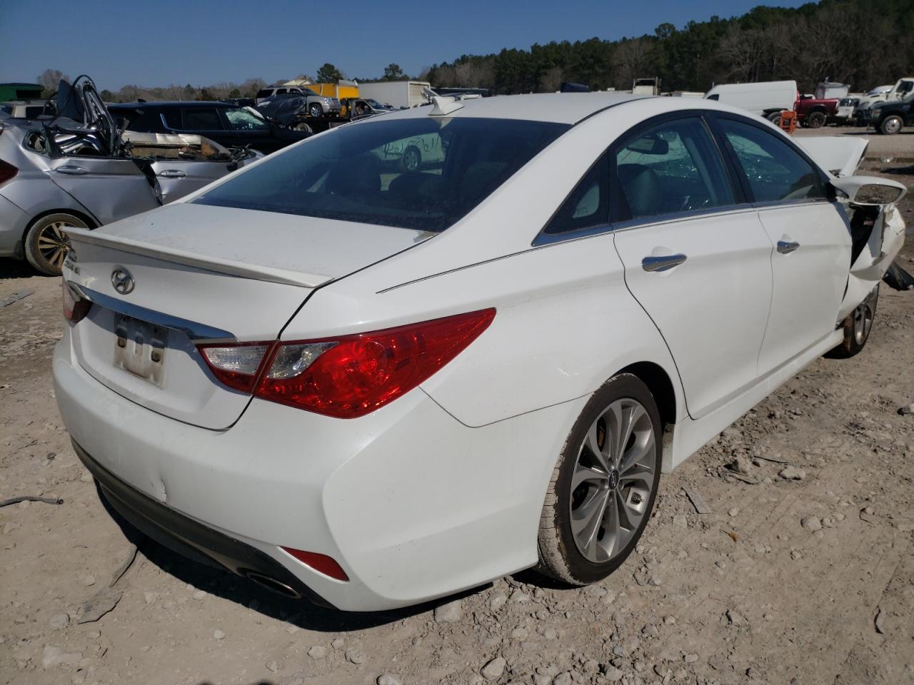 Photo 4 from auction – 2014 HYUNDAI SONATA SE with VIN 5NPEC4AC1EH818635