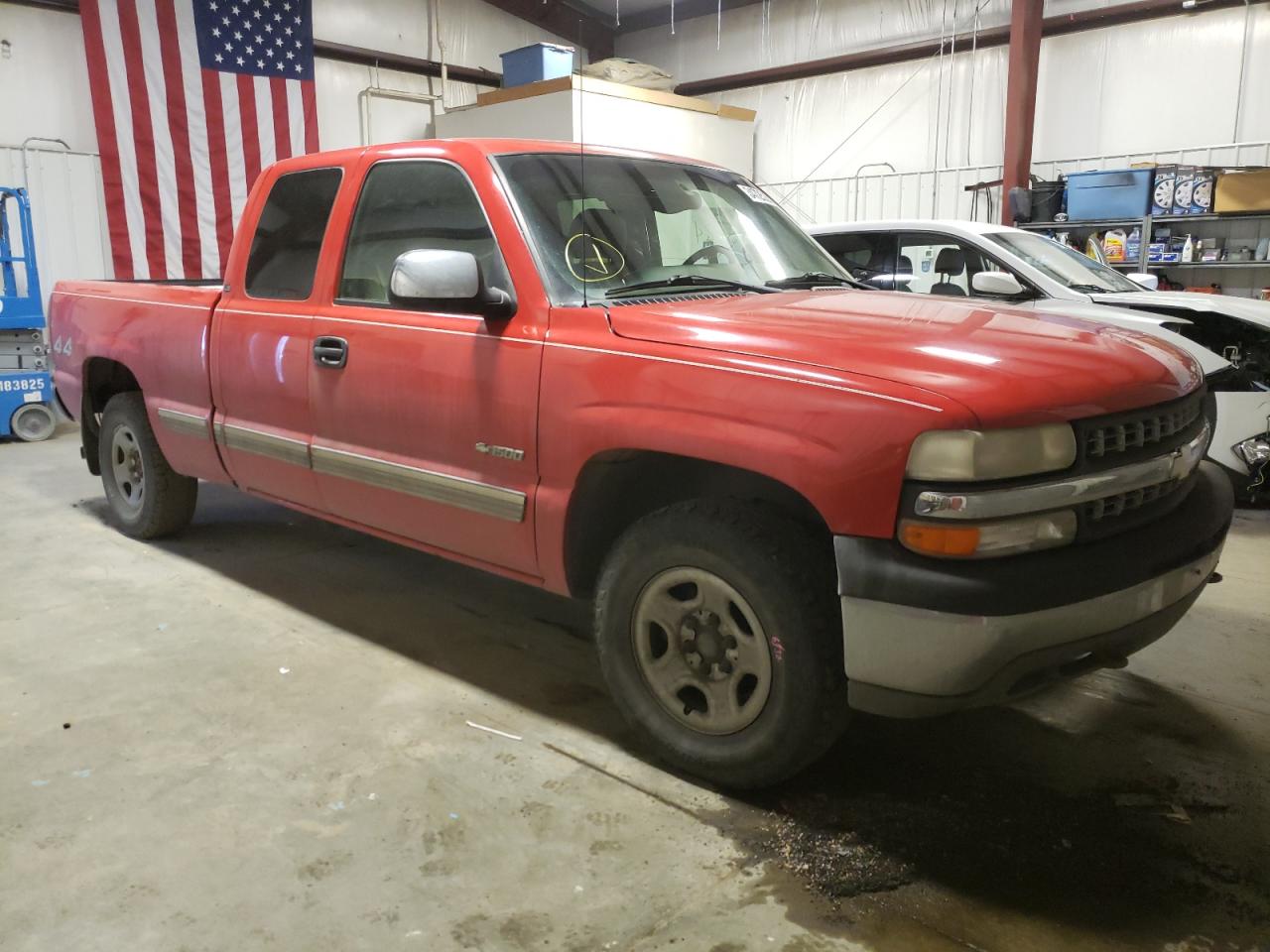 CHEVROLET SILVERADO 2000 with VIN 1GCEK19T7YE358780 - Photo from auction
