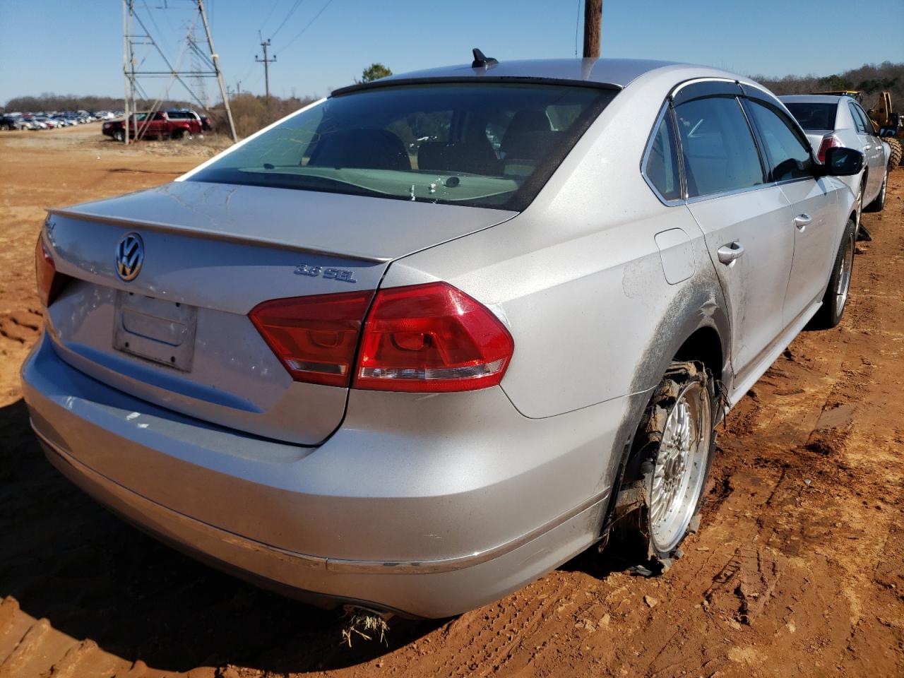 Photo 4 from auction – 2013 VOLKSWAGEN PASSAT SEL with VIN 1VWCM7A33DC056602