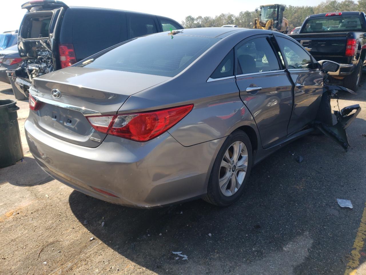 Photo 4 from auction – 2013 HYUNDAI SONATA SE with VIN 5NPEC4AC3DH608956
