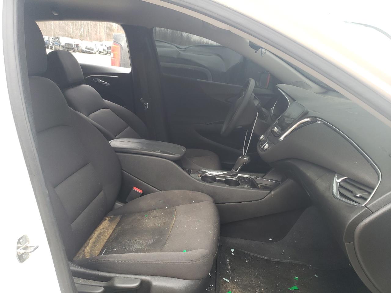 Photo 5 from auction – 2019 CHEVROLET MALIBU LT with VIN 1G1ZD5ST3KF162035