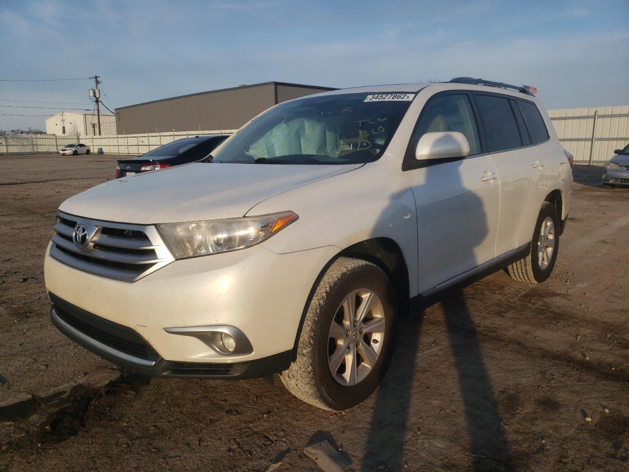 Photo 2 from auction – 2012 TOYOTA HIGHLANDER with VIN 5TDBK3EH4CS124504