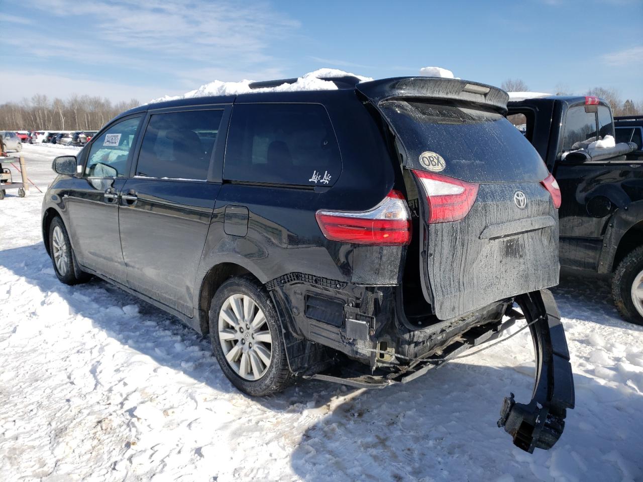 Photo 3 from auction – 2017 TOYOTA SIENNA XLE with VIN 5TDDZ3DC4HS154104