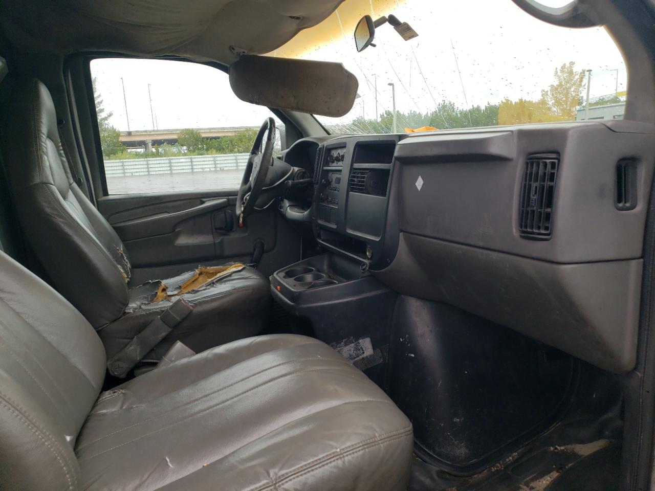 Photo 5 from auction – 2004 CHEVROLET EXPRESS G1 with VIN 1GCFG15X441155653