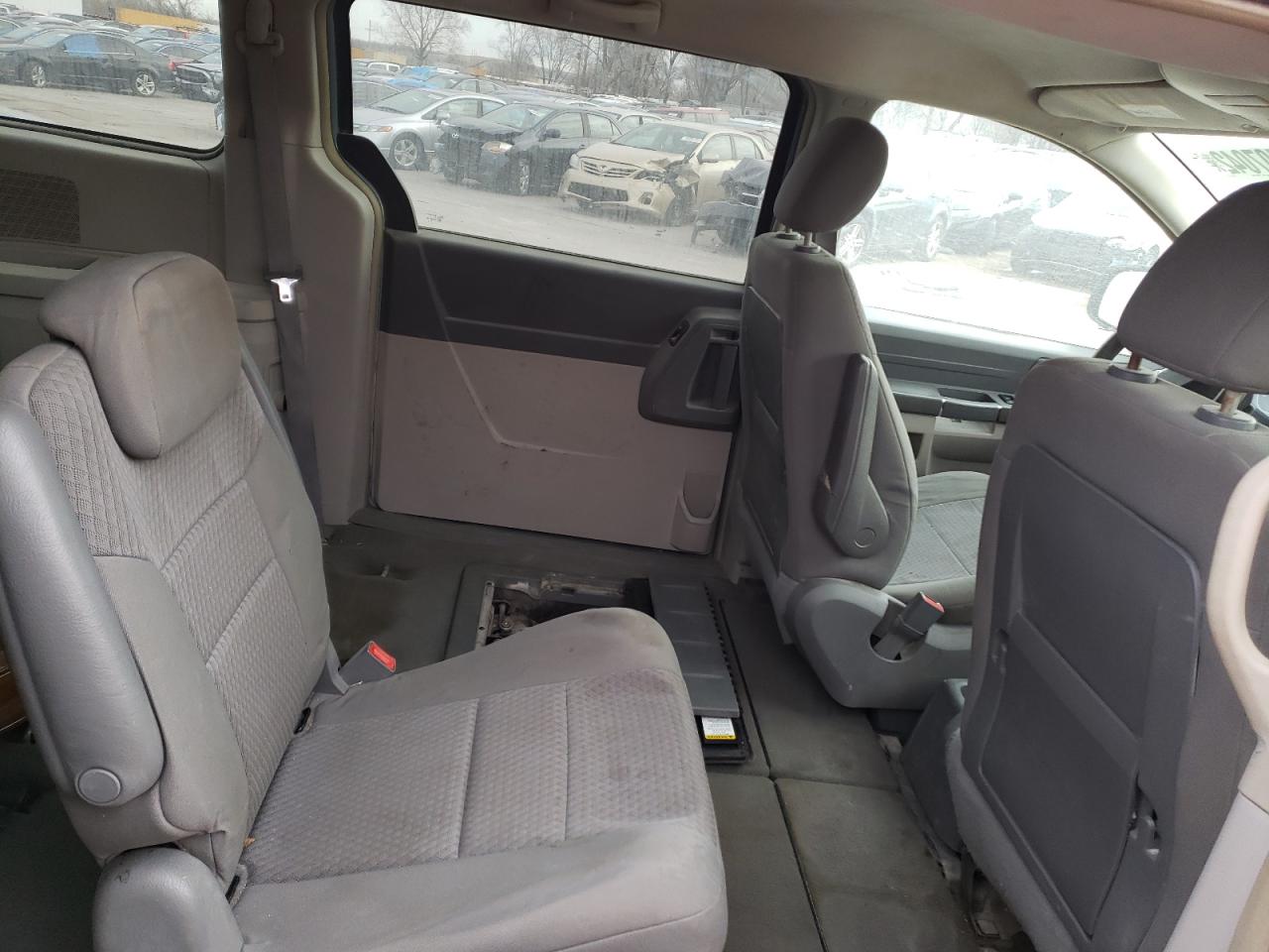 Photo 6 from auction – 2008 CHRYSLER TOWN & COU with VIN 2A8HR44H08R694442