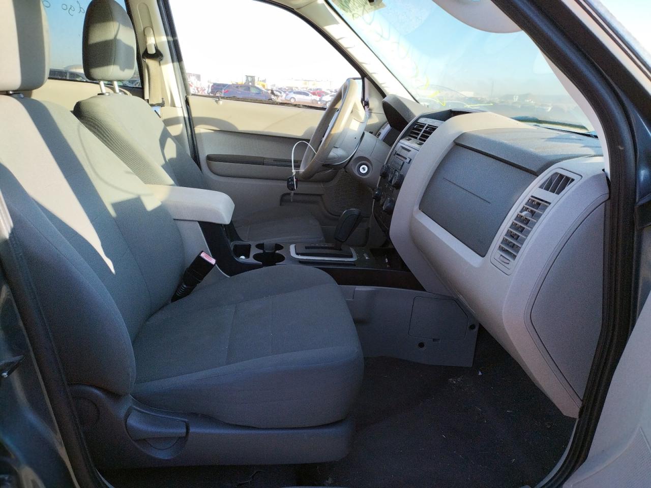 Photo 5 from auction – 2010 FORD ESCAPE XLS with VIN 1FMCU0C74AKB92602