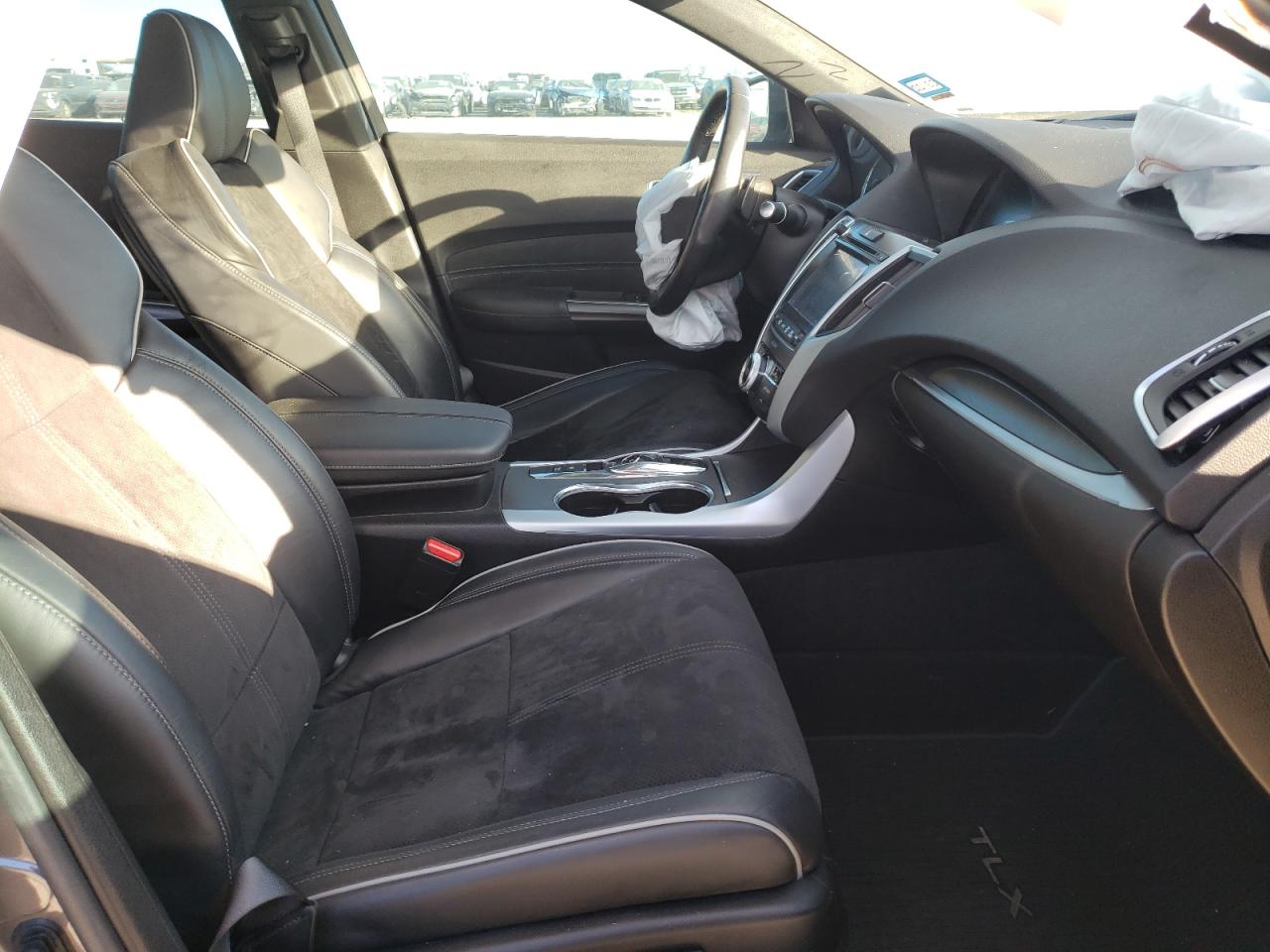 Photo 5 from auction – 2019 ACURA TLX TECHNO with VIN 19UUB2F65KA006930