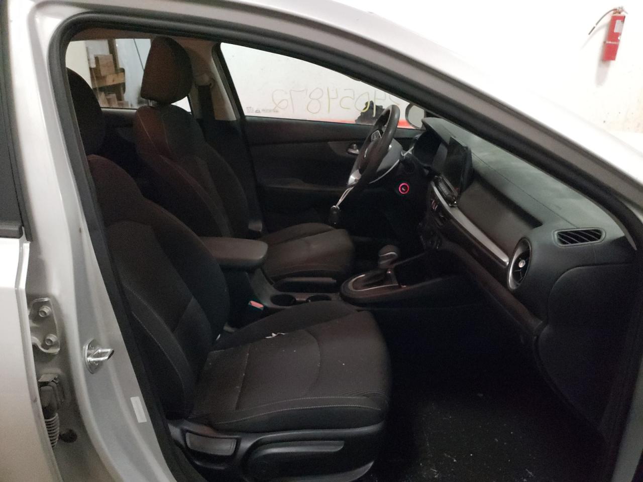 Photo 5 from auction – 2019 KIA FORTE FE with VIN 3KPF24AD3KE014059