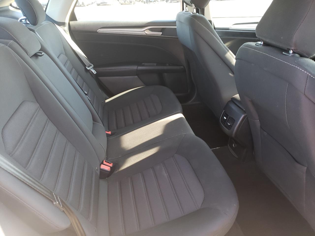 Photo 6 from auction – 2020 FORD FUSION SE with VIN 3FA6P0HD7LR136293