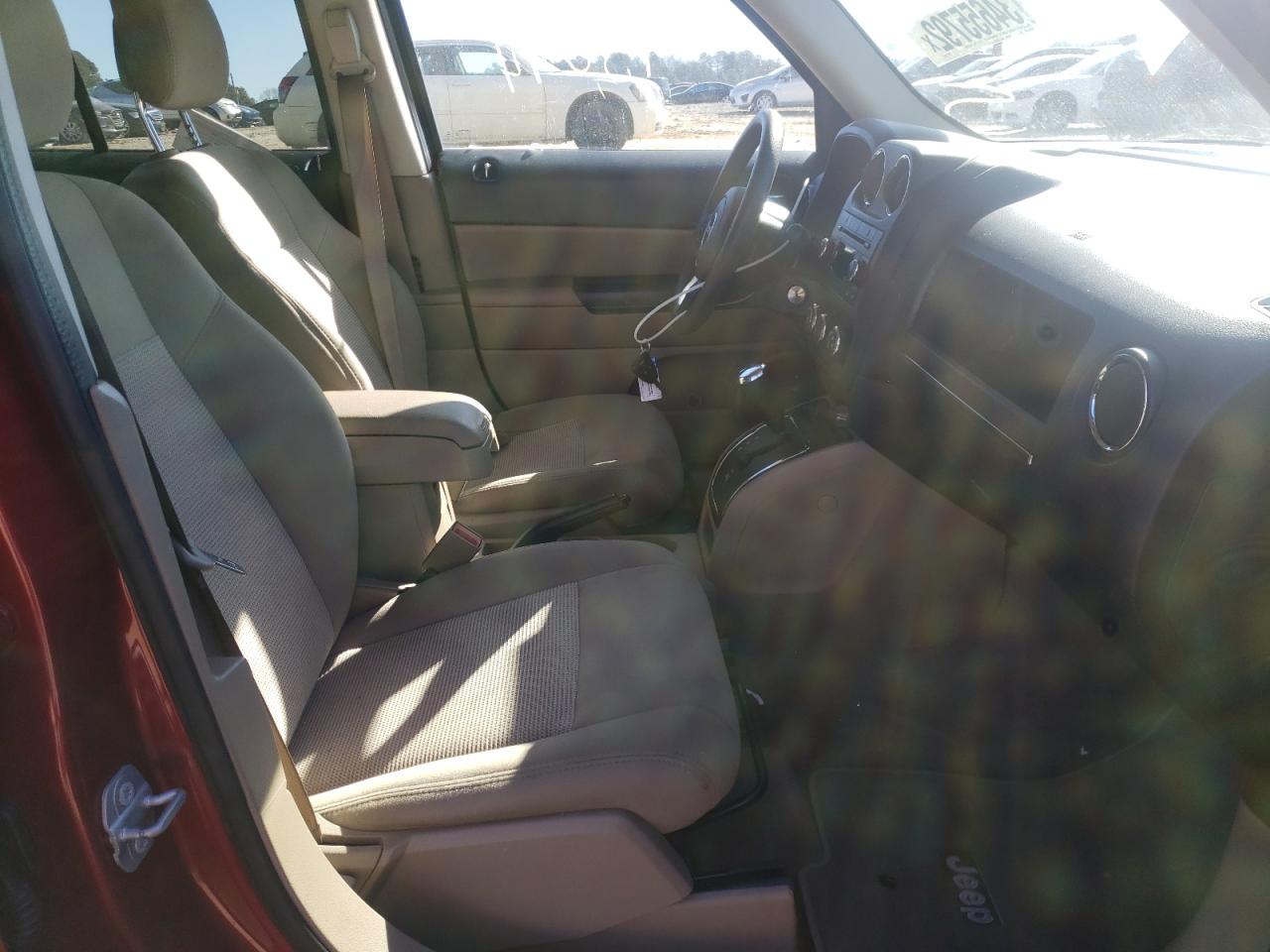 Photo 5 from auction – 2017 JEEP PATRIOT SP with VIN 1C4NJPBBXHD133122