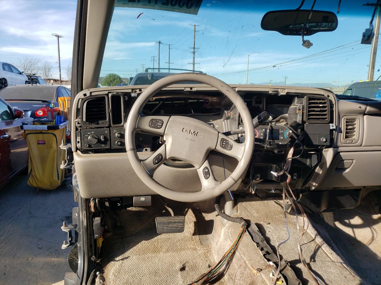 Photo 10 from auction – 2003 GMC YUKON with VIN 1GKEK63U83J122688