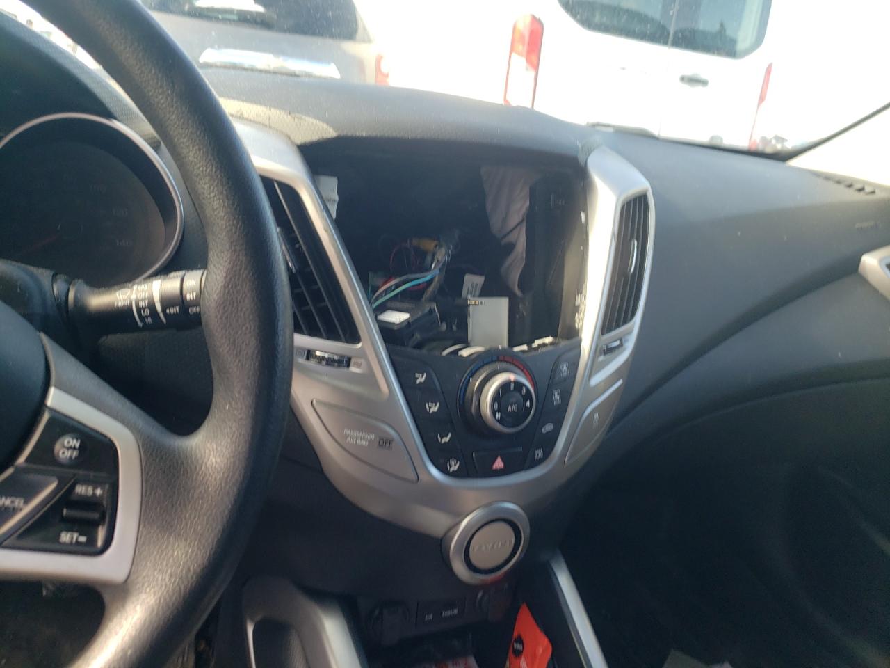 Photo 9 from auction – 2012 HYUNDAI VELOSTER with VIN KMHTC6AD0CU020668