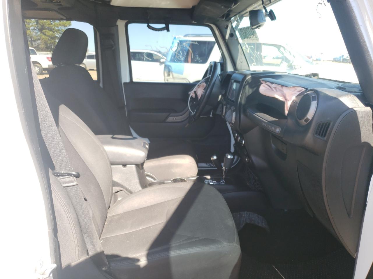 Photo 5 from auction – 2016 JEEP WRANGLER U with VIN 1C4HJWDG7GL267641