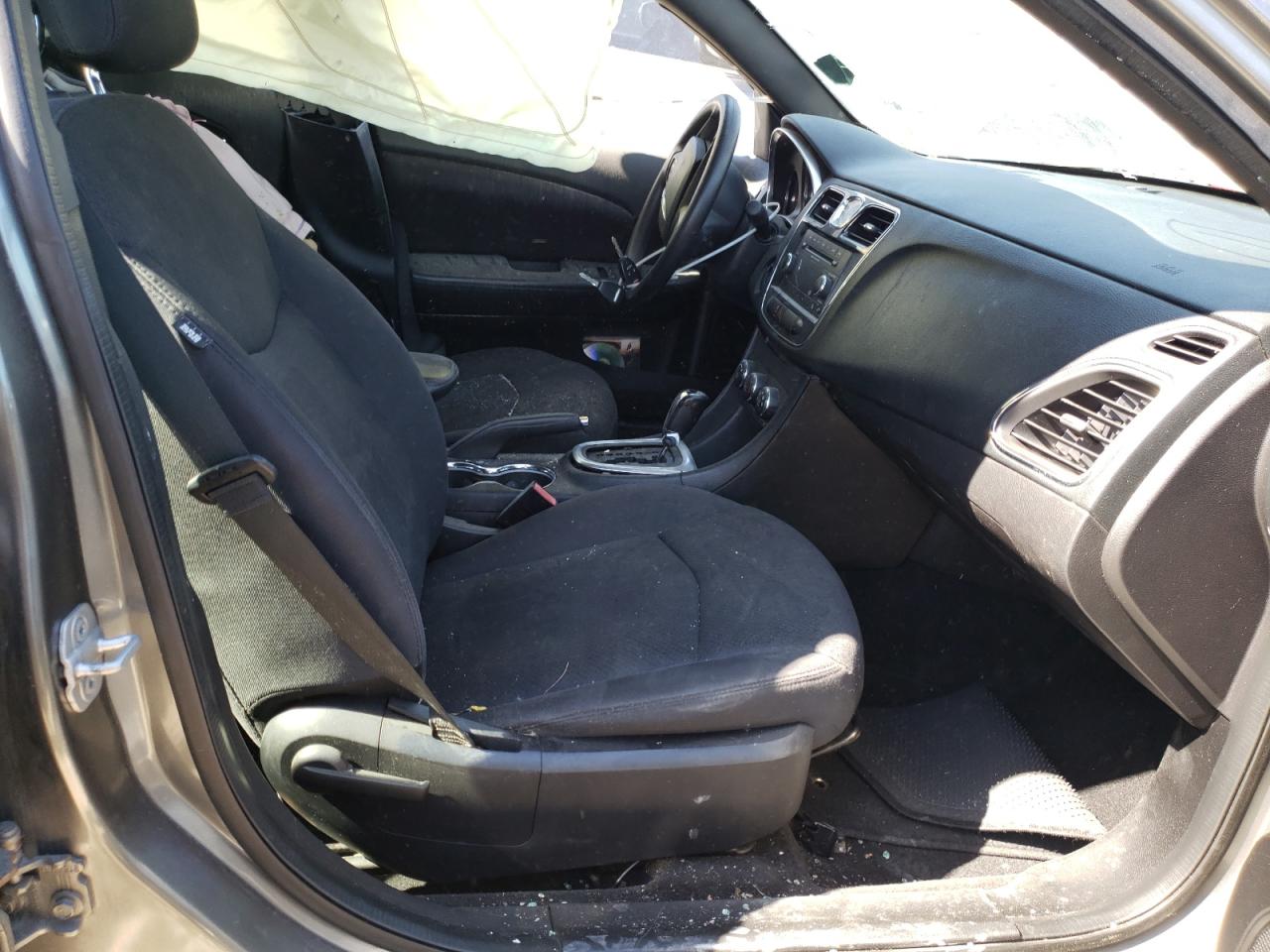 Photo 5 from auction – 2013 CHRYSLER 200 LX with VIN 1C3CCBABXDN641623
