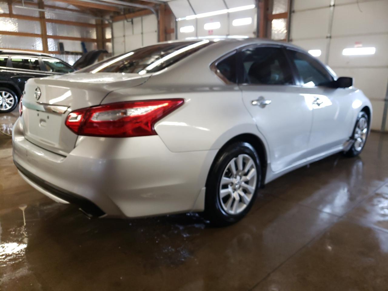 Photo 4 from auction – 2017 NISSAN ALTIMA 2.5 with VIN 1N4AL3AP1HC483815