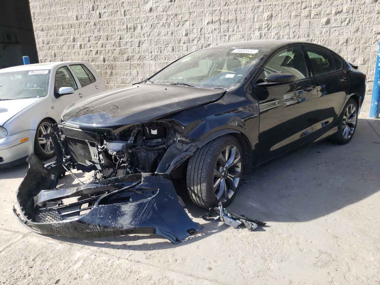 Photo 2 from auction – 2015 CHRYSLER 200 S with VIN 1C3CCCBG2FN516294