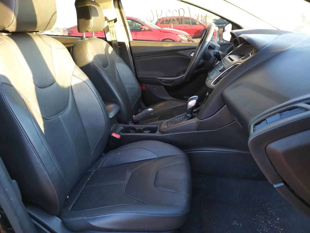 Photo 5 from auction – 2016 FORD FOCUS SE with VIN 1FADP3F26GL295143