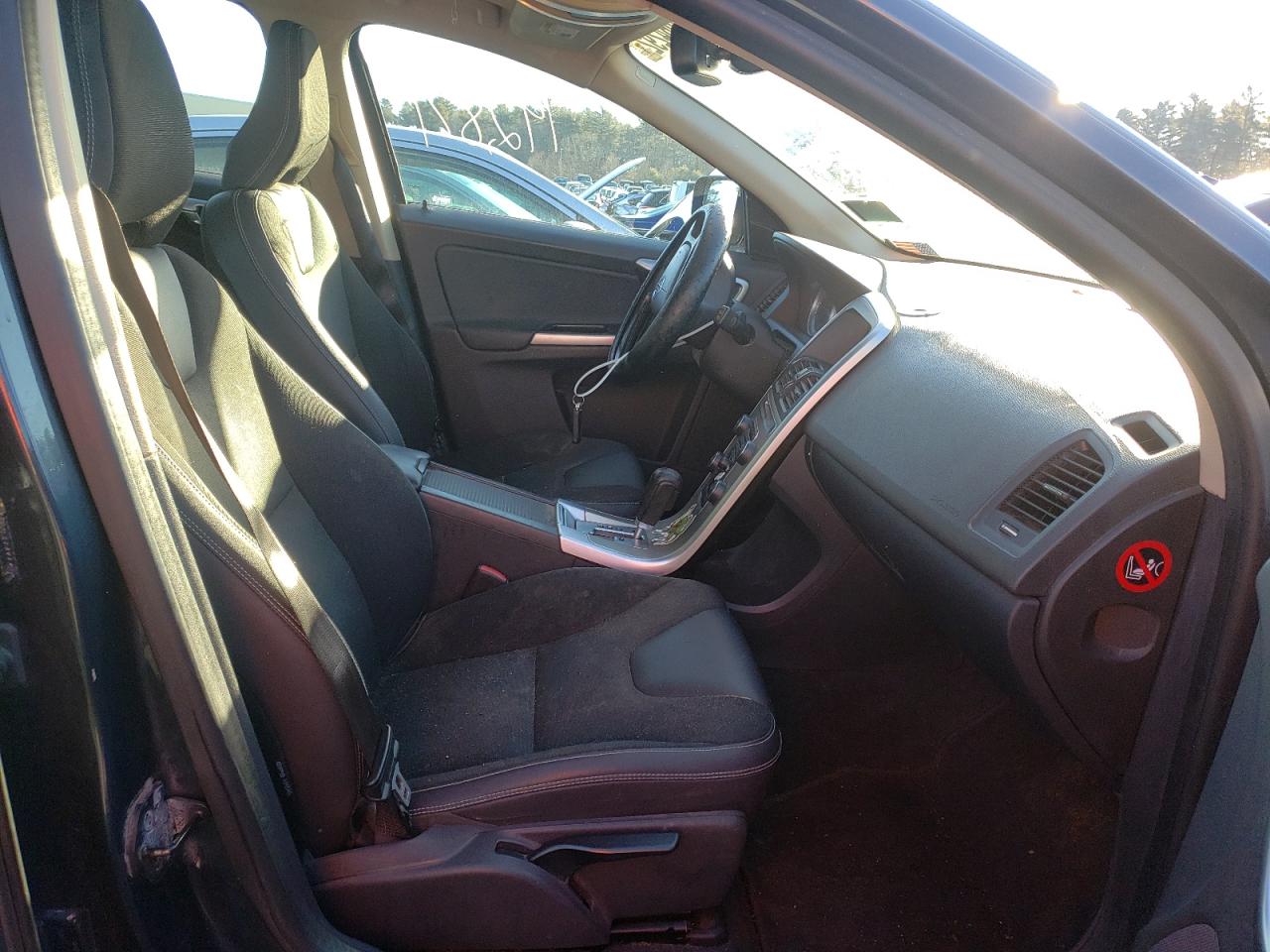 Photo 5 from auction – 2011 VOLVO XC60 3.2 with VIN YV4940DL3B2190610