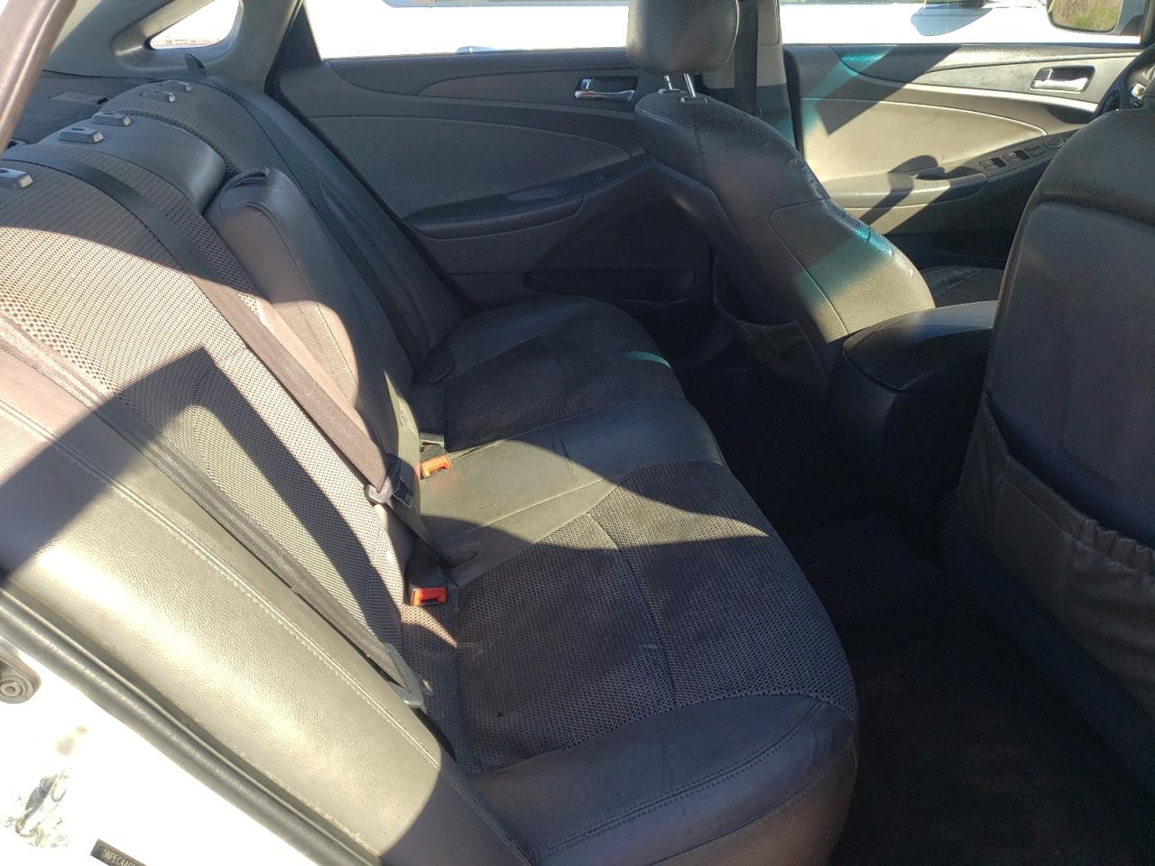 Photo 6 from auction – 2012 HYUNDAI SONATA SE with VIN 5NPEC4AC1CH481218