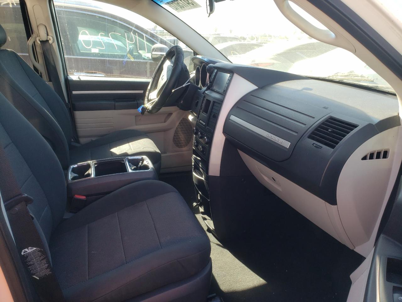 Photo 5 from auction – 2008 DODGE GRAND CARA with VIN 1D8HN54P28B104001