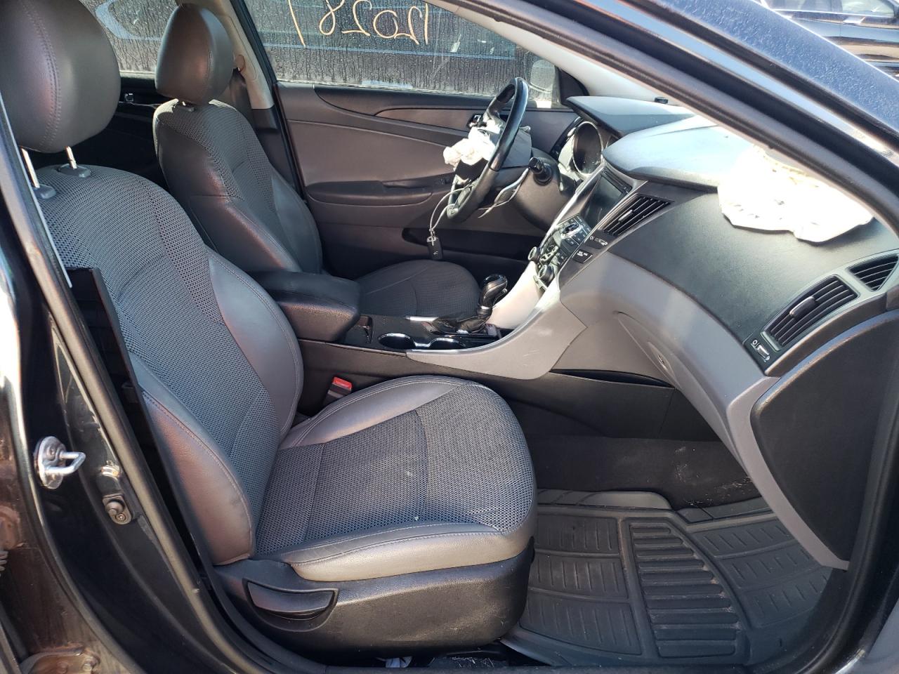 Photo 5 from auction – 2012 HYUNDAI SONATA SE with VIN 5NPEC4AB0CH389721