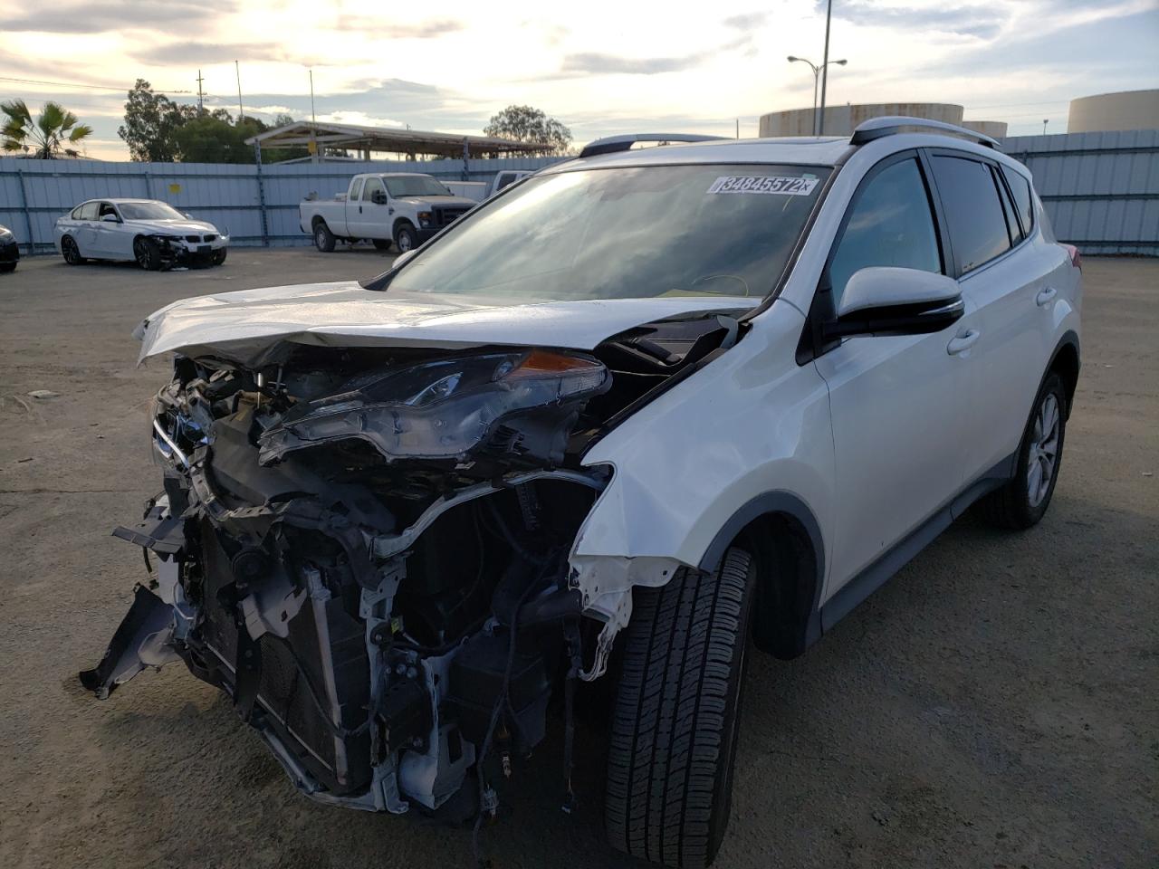 Photo 2 from auction – 2014 TOYOTA RAV4 LIMIT with VIN 2T3DFREV6EW153610