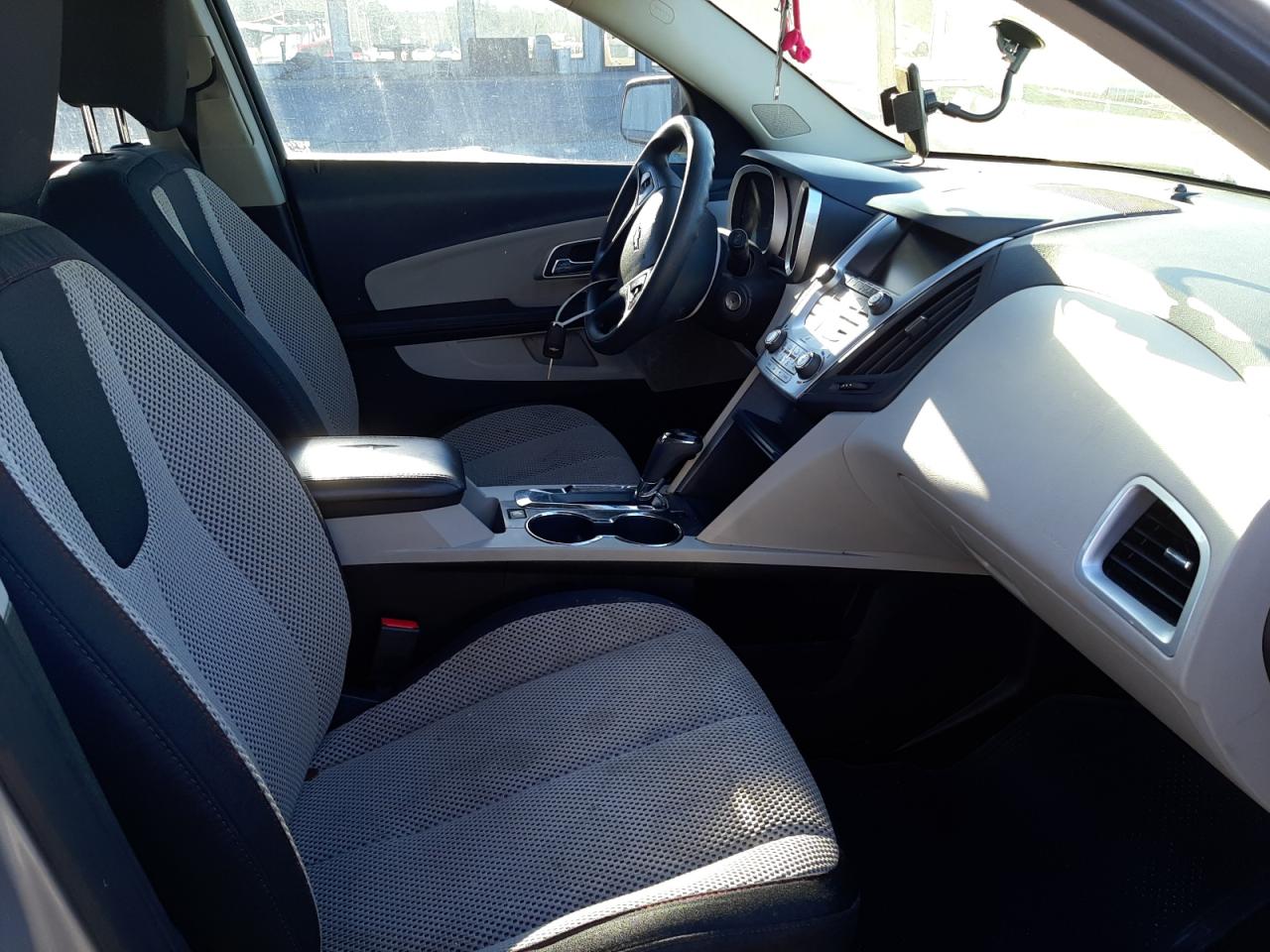 Photo 5 from auction – 2017 CHEVROLET EQUINOX LS with VIN 2GNALBEK3H1505653