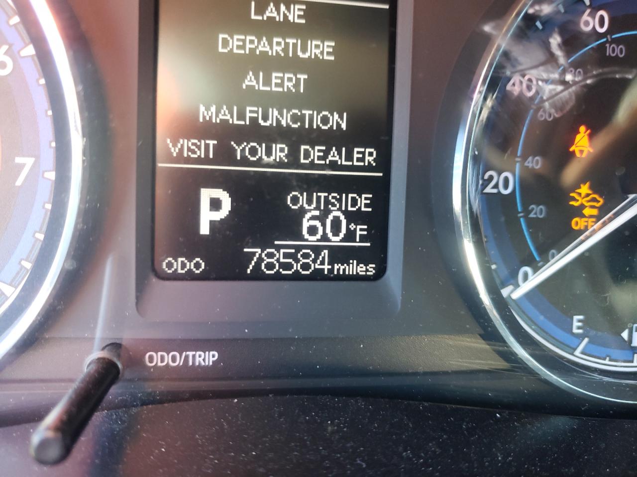 Photo 8 from auction – 2018 TOYOTA COROLLA L with VIN 5YFBURHEXJP783904