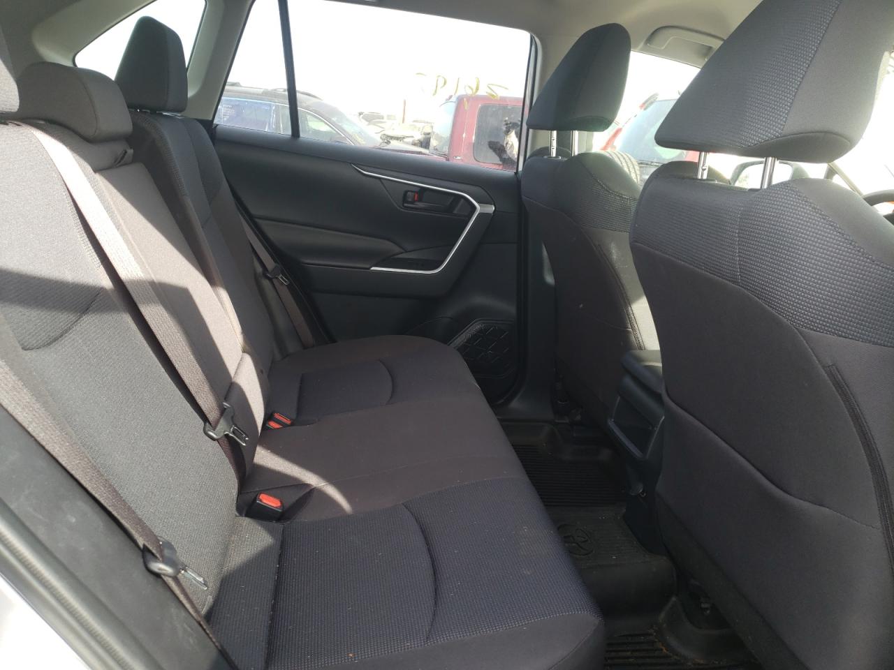 Photo 6 from auction – 2019 TOYOTA RAV4 LE with VIN JTMK1RFV3KD006691