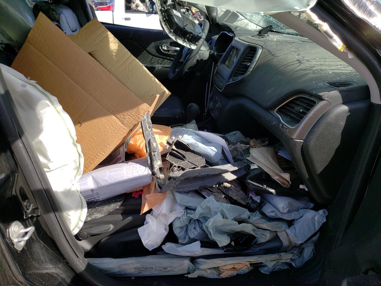 Photo 5 from auction – 2021 JEEP CHEROKEE L with VIN 1C4PJLLB2MD215260