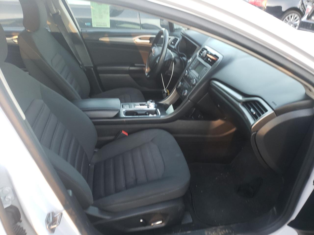 Photo 5 from auction – 2017 FORD FUSION SE with VIN 3FA6P0HD4HR169565