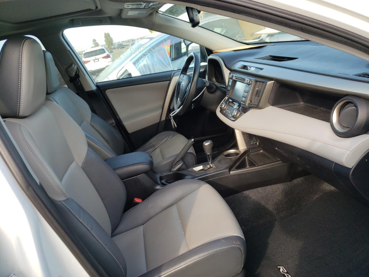 Photo 5 from auction – 2014 TOYOTA RAV4 LIMIT with VIN 2T3DFREV6EW153610