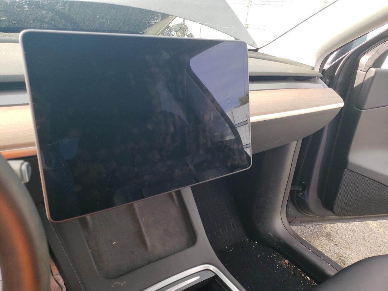 Photo 8 from auction – 2021 TESLA MODEL Y with VIN 5YJYGDEE4MF161100