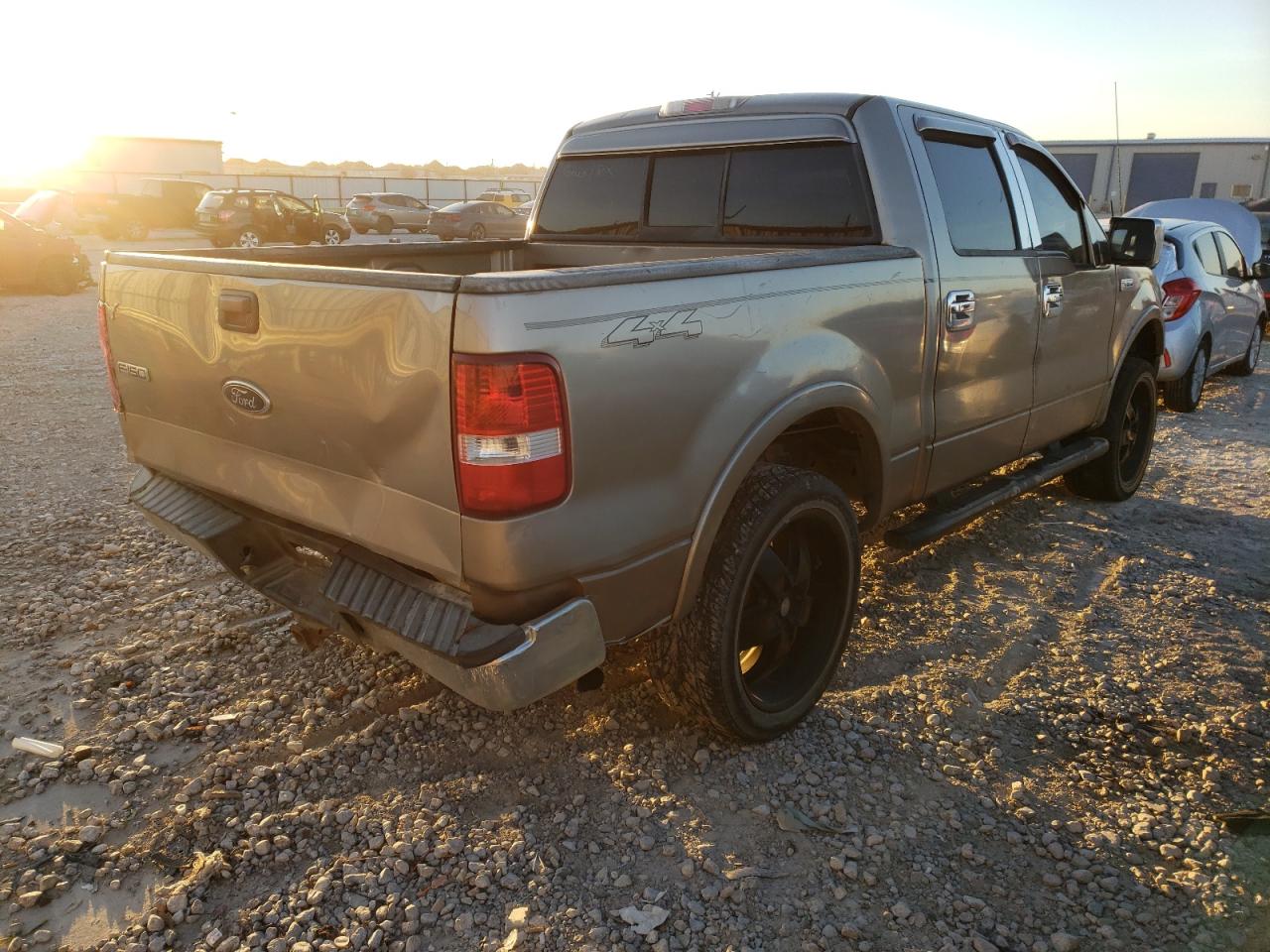 Photo 4 from auction – 2004 FORD F150 SUPER with VIN 1FTPW14504KC69392