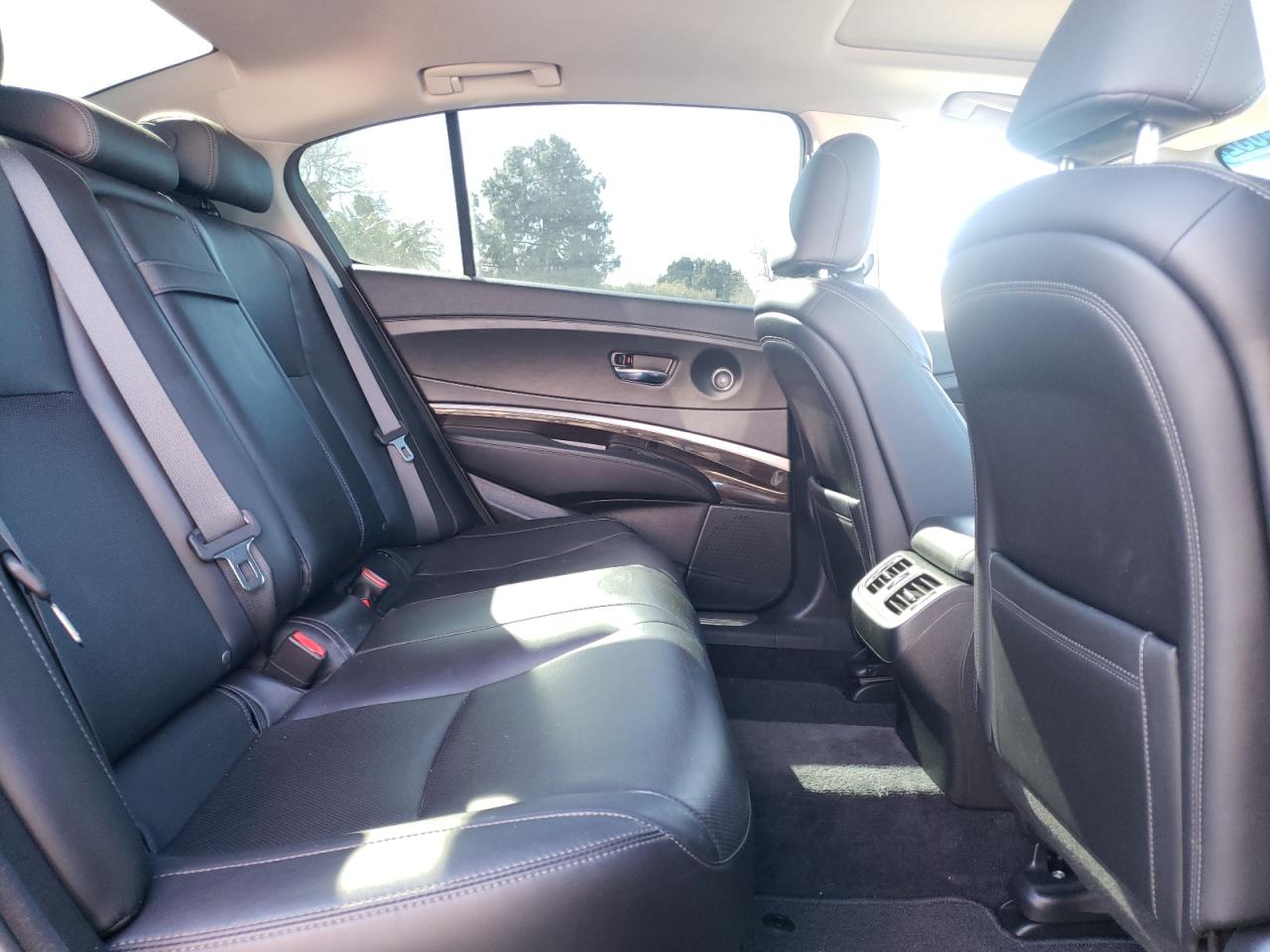 Photo 6 from auction – 2016 ACURA RLX TECH with VIN JH4KC1F57GC001209