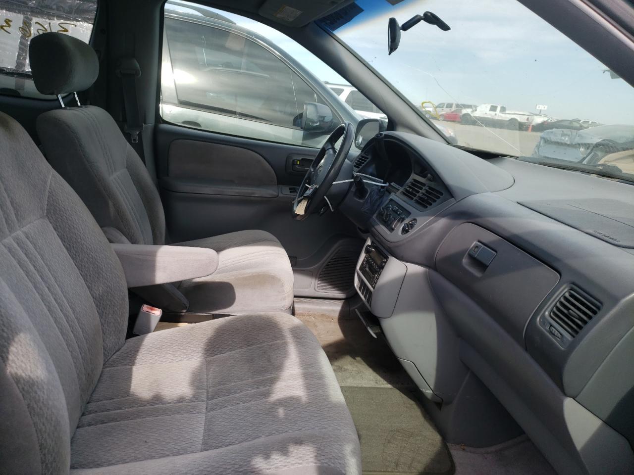 Photo 5 from auction – 2003 TOYOTA SIENNA CE with VIN 4T3ZF19C83U542410