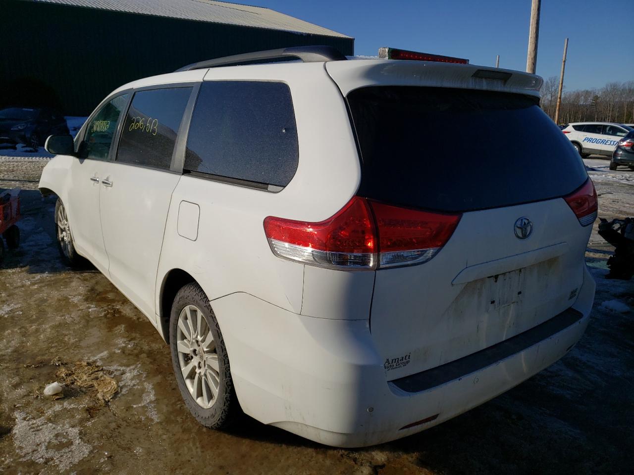 Photo 3 from auction – 2011 TOYOTA SIENNA XLE with VIN 5TDDK3DCXBS011461