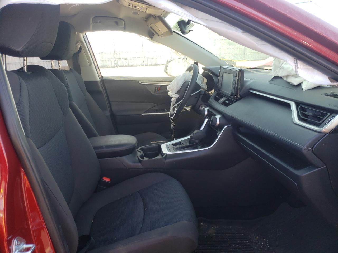 Photo 5 from auction – 2021 TOYOTA RAV4 LE with VIN JTMF1RFV7MD072486