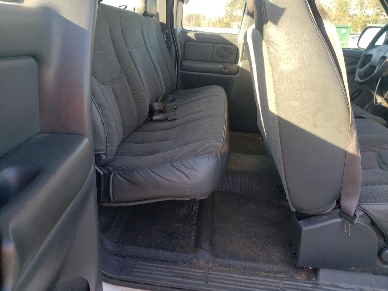 Photo 6 from auction – 2004 CHEVROLET SILVERADO with VIN 1GCEC19X54Z185148
