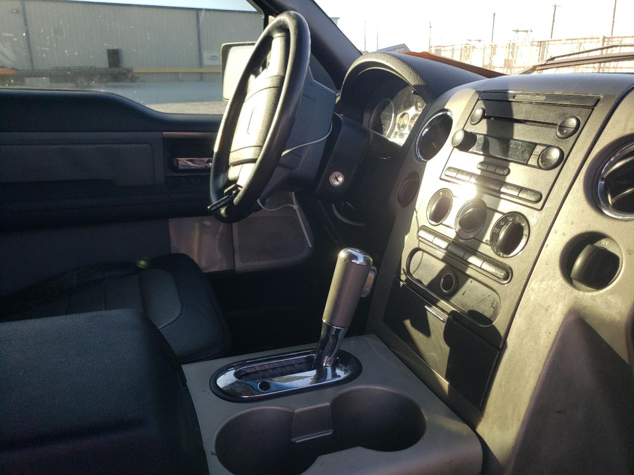 Photo 9 from auction – 2004 FORD F150 with VIN 1FTPX04564KA02927