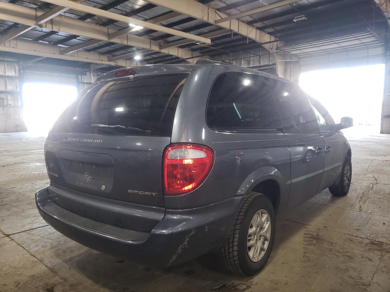 Photo 4 from auction – 2002 DODGE GRAND CARA with VIN 2B4GP44R02R671412