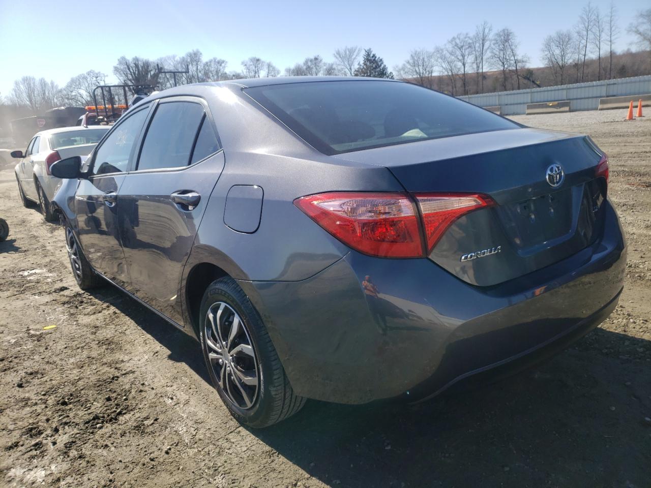 Photo 3 from auction – 2018 TOYOTA COROLLA L with VIN 5YFBURHEXJP783904