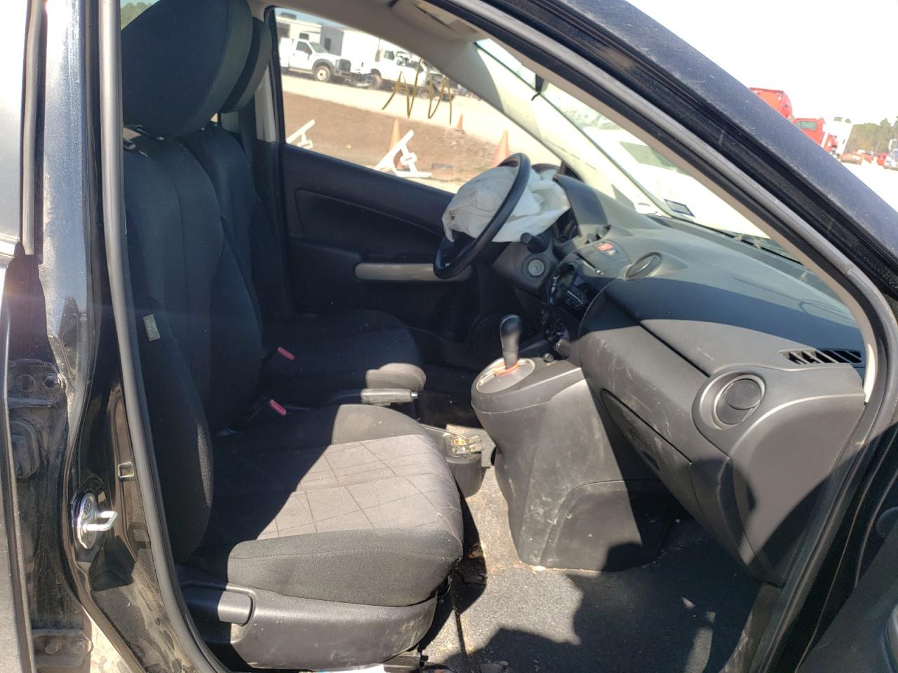 Photo 5 from auction – 2014 MAZDA MAZDA2 SPO with VIN JM1DE1KY3E0176429
