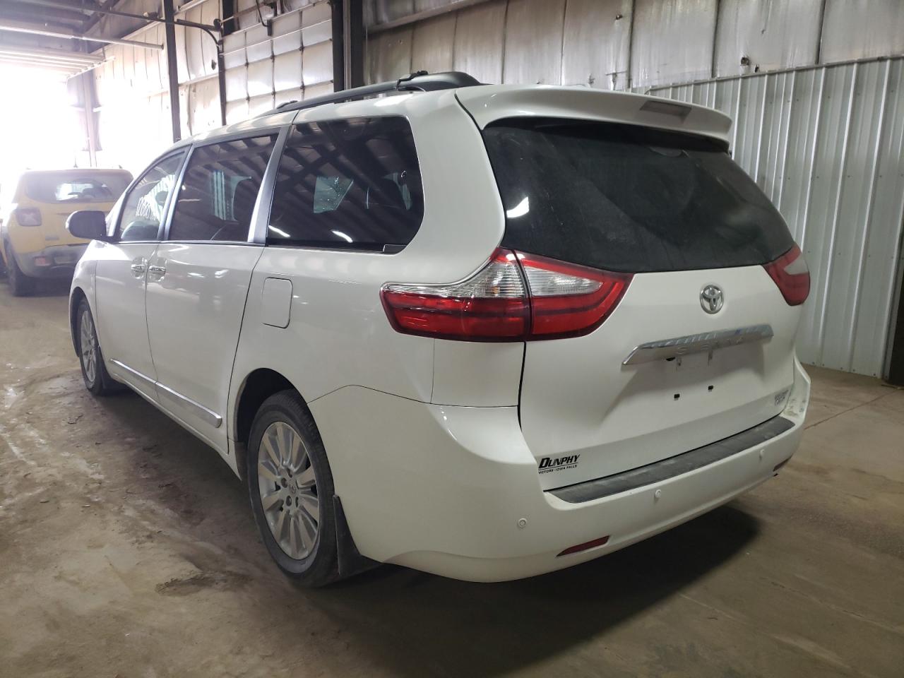 Photo 3 from auction – 2015 TOYOTA SIENNA XLE with VIN 5TDDK3DC8FS118773